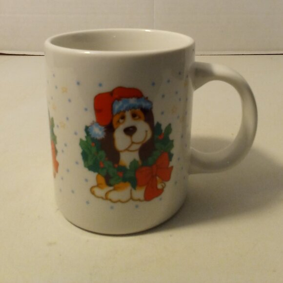 Vintage 80s Mug Christmas Hound Dog Santa Hat Puppy Wreath Ceramic Holiday - Picture 2 of 8